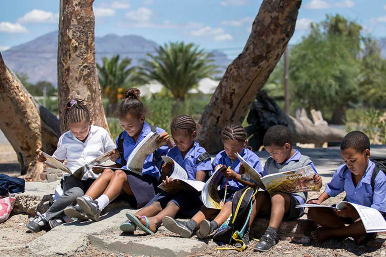 Jou biblioteek … daar waar boeke in jou oor fluister